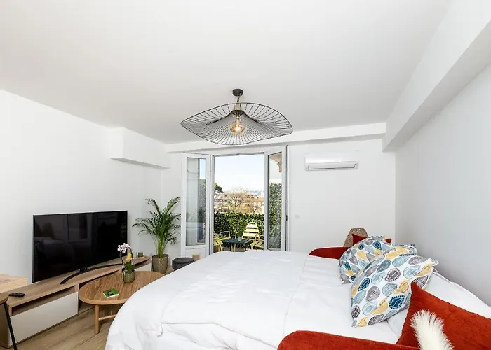 Superbe T2 Juan Les Pins 300m Des Plages Daire Antibes