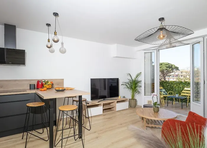 Superbe T2 Juan Les Pins 300m Des Plages *